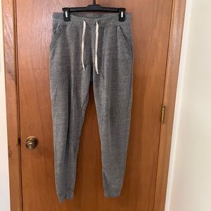 Men’s gray jogger Zine sweatpants w/pockets. Medium. Used in good condition.